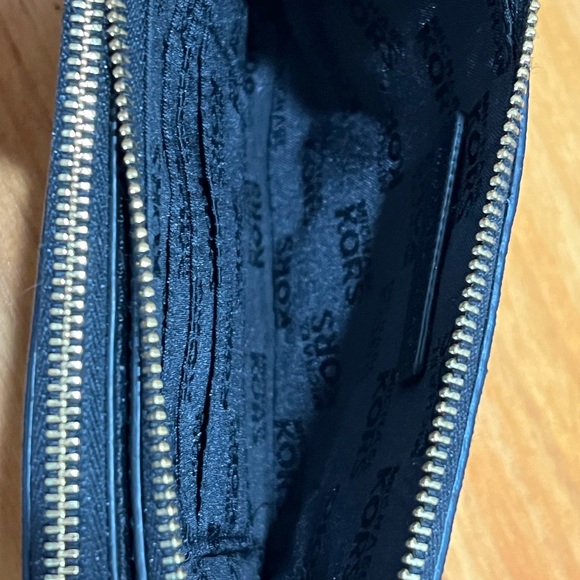 Michael Kors Black Leather Jet Set Wristlet NWT - Picture 6 of 7